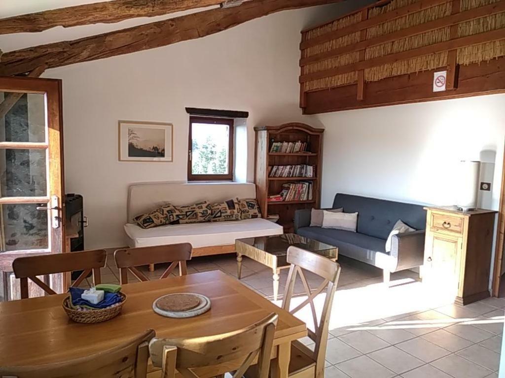 Le Petit Rias Gite Soleil Saint Maurice en Chalencon Luaran gambar